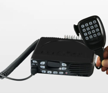 Mobil Radio Transceiver Mobil Walkie Talkie 25W VHF DMR TKD840 / TKD740 Kendaraan dipasang Radio dua arah